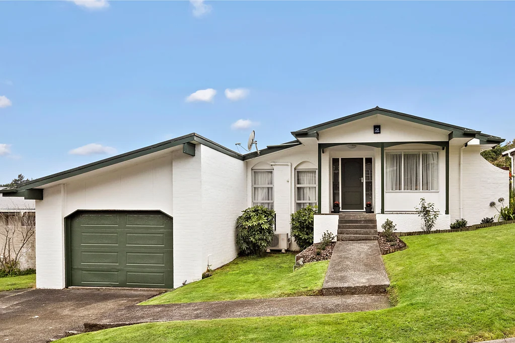 5 Caesars Place, Churton Park, Wellington