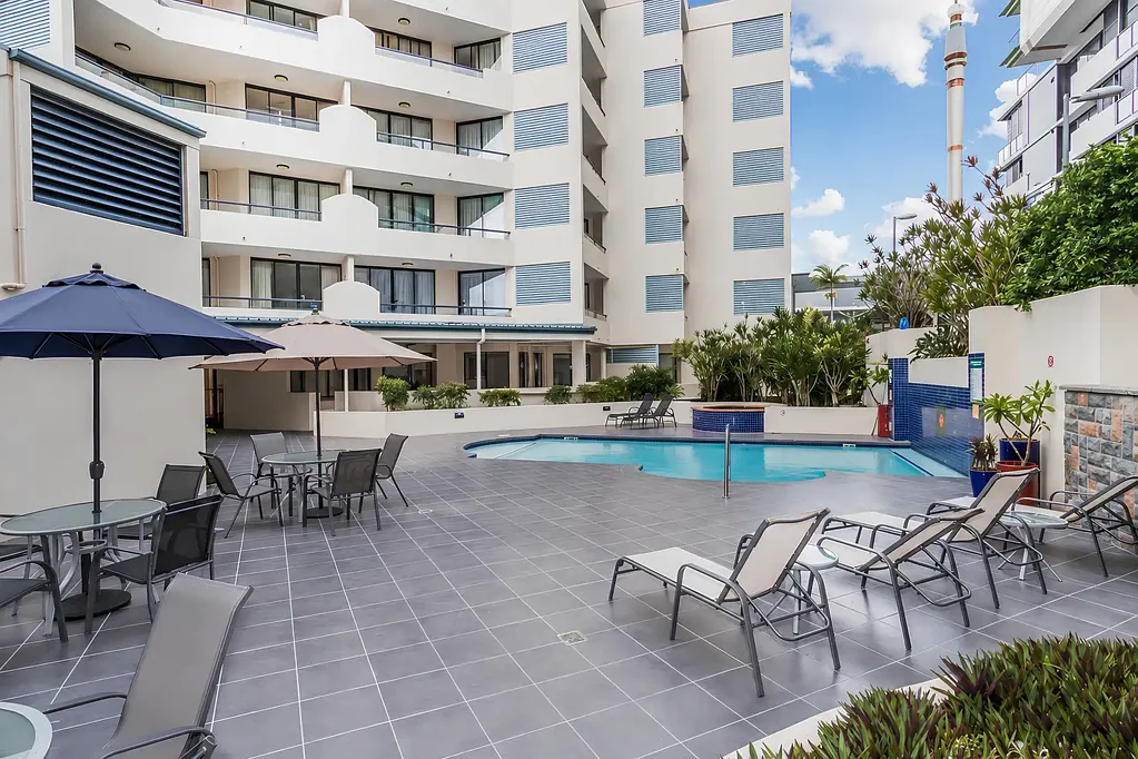 South Brisbane 2कमरा RIGHT IN THE ACTION – FIRST TO SEE WILL BUY!