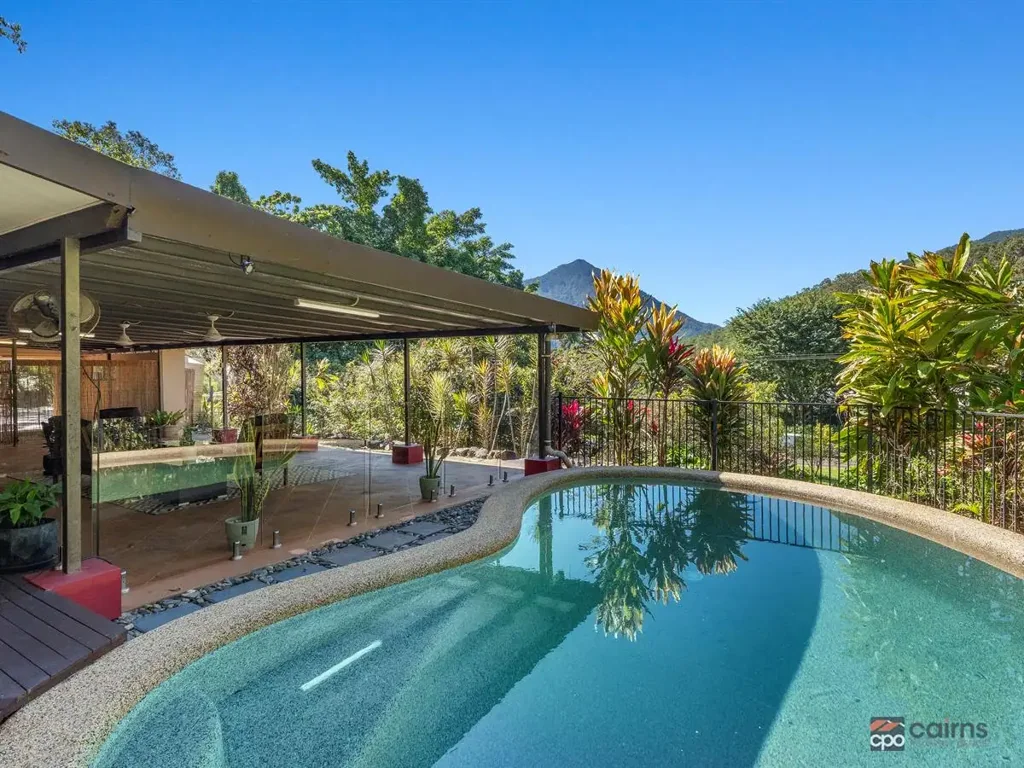 Gordonvale 4房  Elevated Acreage Living Tightly Held Crystalbook