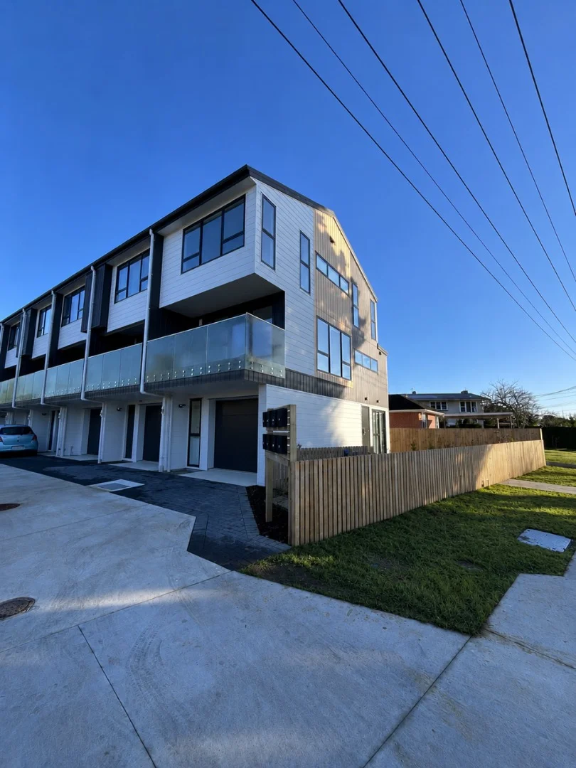 Modern Corner Townhouse with Family-Friendly Layout!