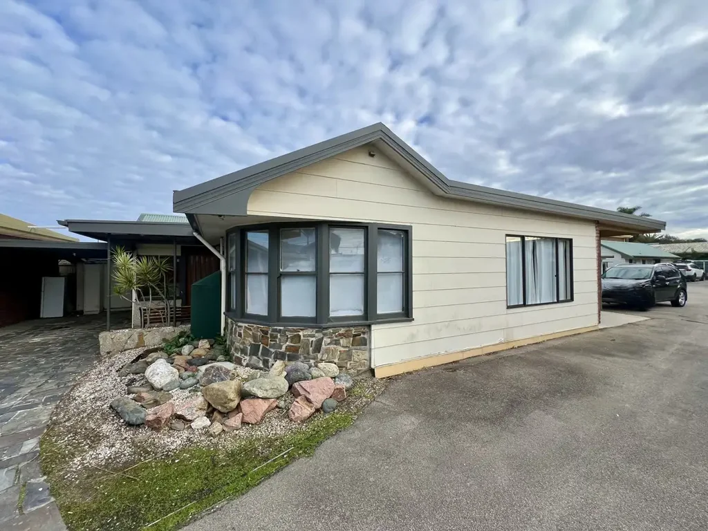 Central Location - Fully Furnished Unit - Long Term Rental