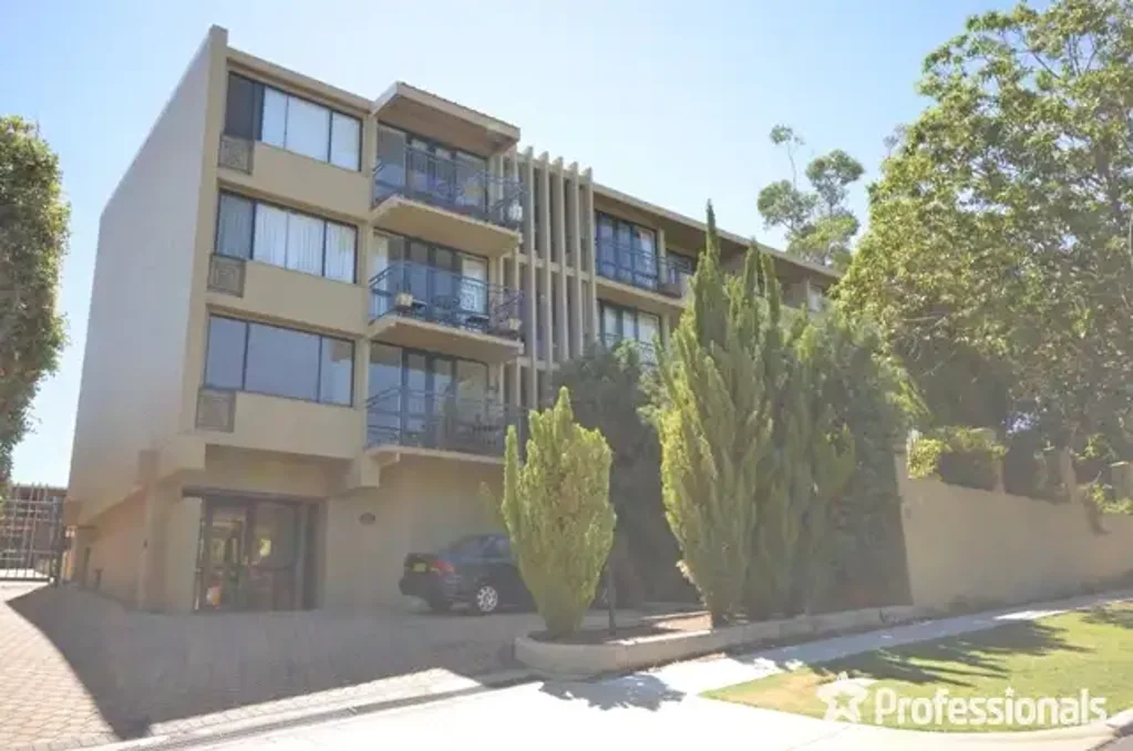 FULLY FURNISHED APARTMENT IN SECURE COMPLEX