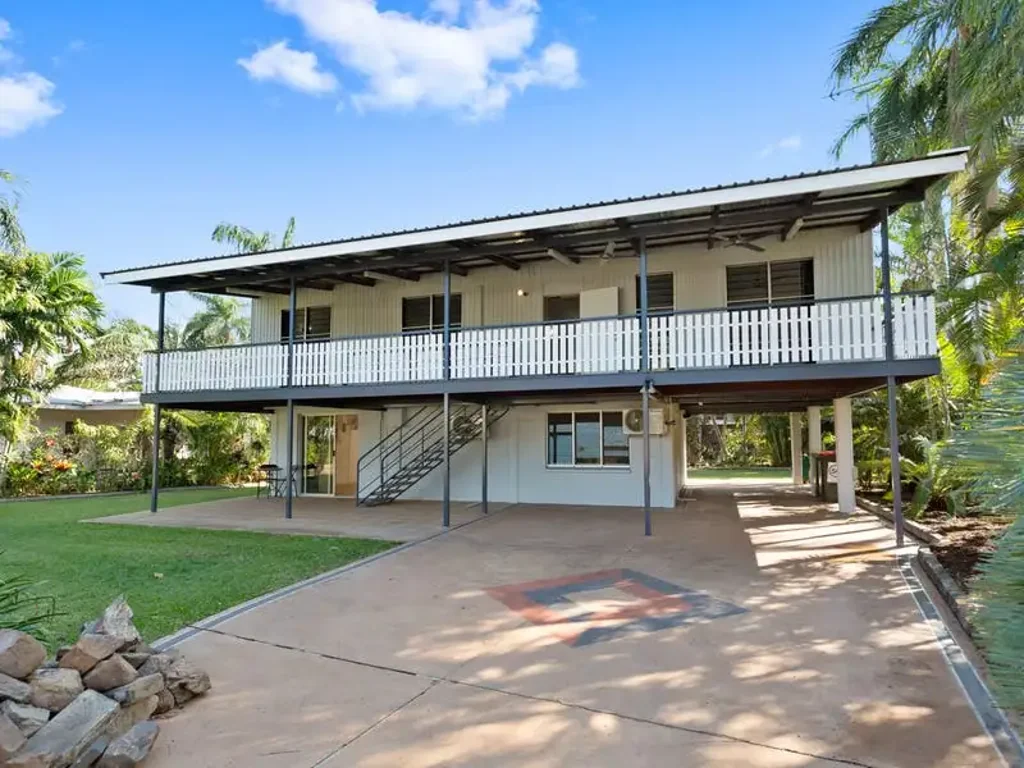 Spacious Family Home + Granny Flat!!