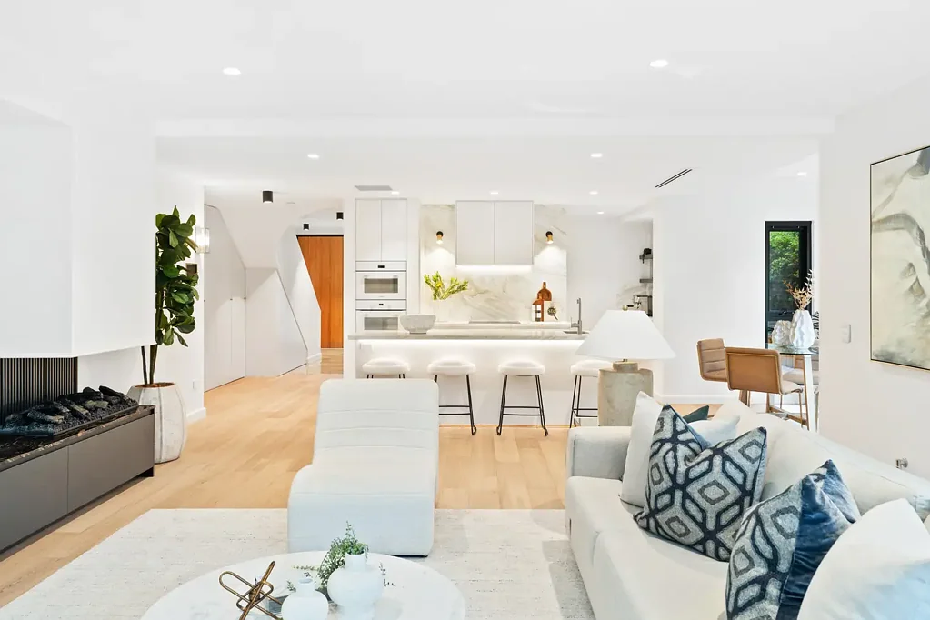 Turramurra 3침실 Lock & Go Luxury, Brand-New East Side Residence with Private Lift & No Strata Fees