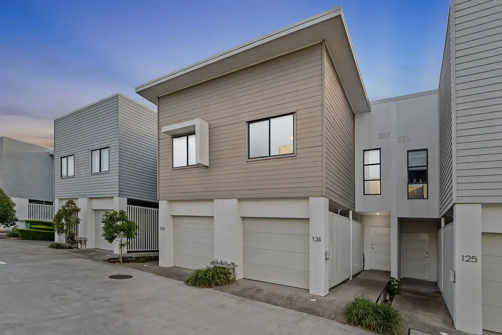 Richlands 3બેડરૂમ An excellent opportunity for first-home buyers and families - Call Sam Maleki