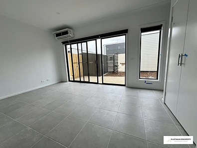 23 Kobe Street, Deanside, VIC 3336, 3房, 2浴, Townhouse