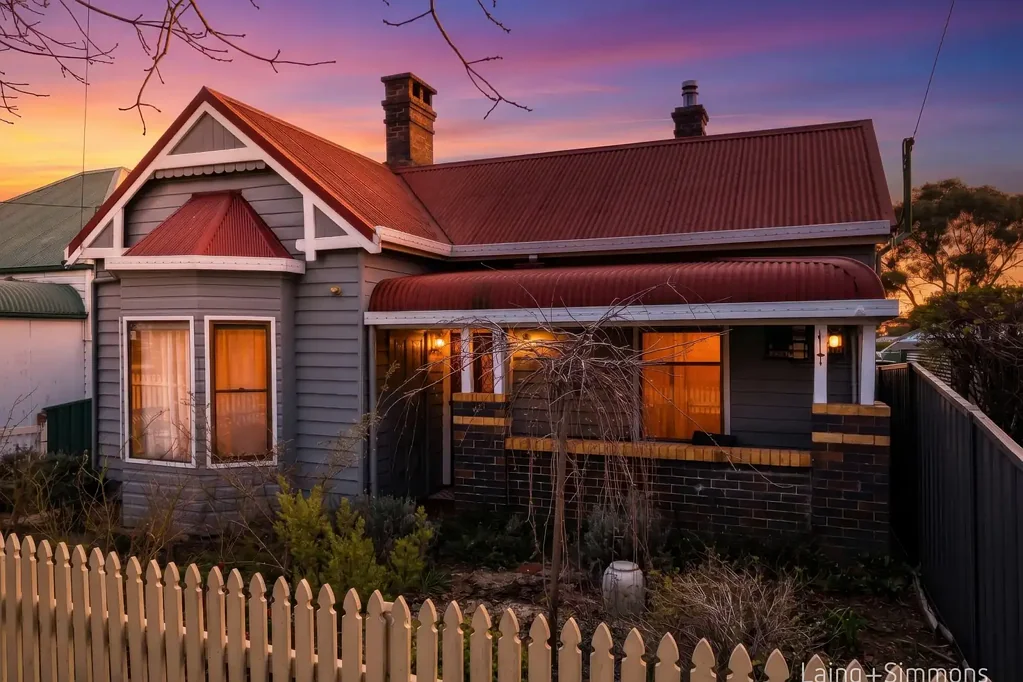Armidale 3Moenga Tastefully Renovated Cottage in Central Armidale