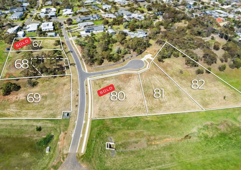 Ocean Grove Idyllic Bush To Beach Position In Yellow Gums