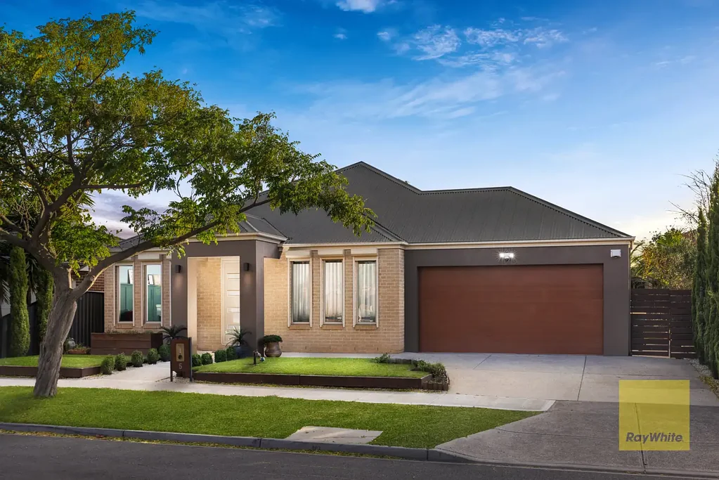 Derrimut 4कमरा Luxurious East Facing Entertainer with Sauna, Recreation Retreat & Exceptional Space Throughout