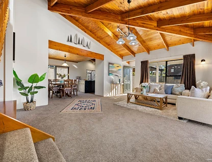 2/12 Spears Place, Botany Downs, Manukau City, 4 rūma, 2 rūma horoi, House