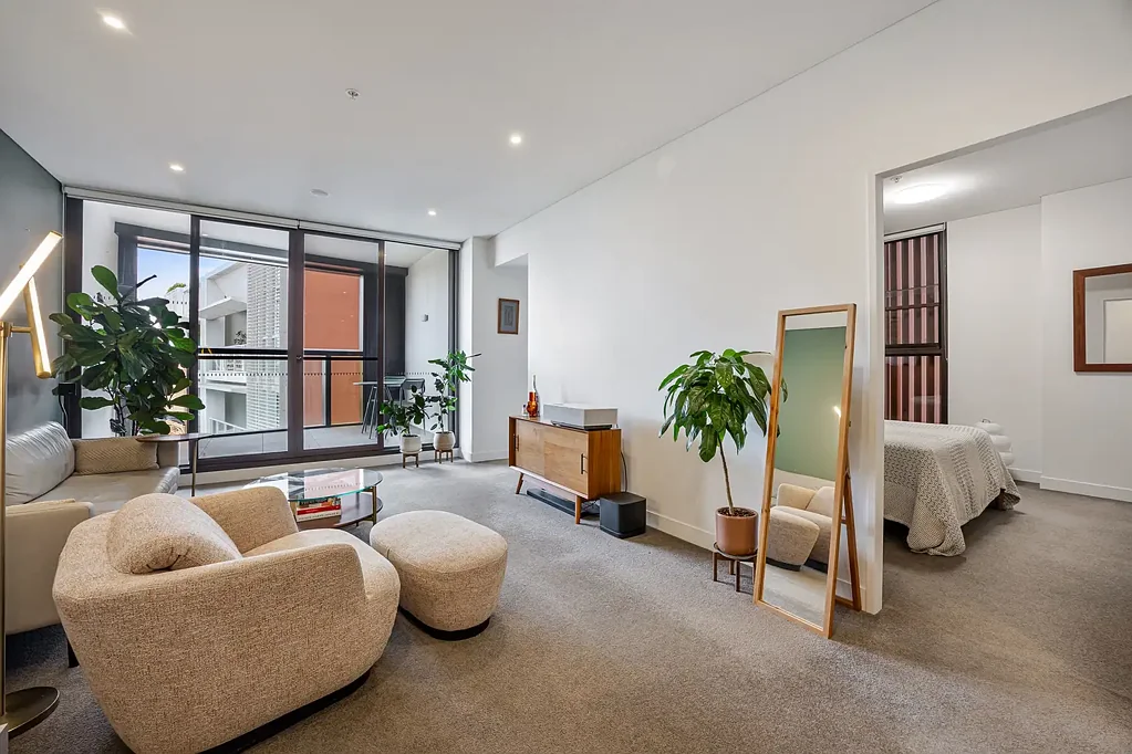 Furnished, modern apartment in prime location