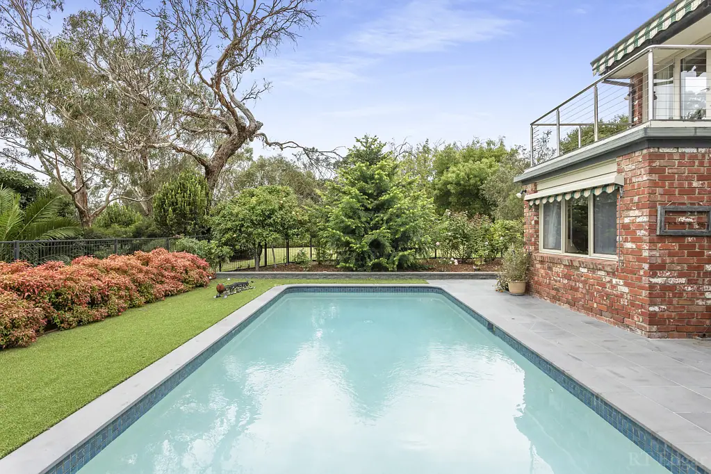 8 Moseley Drive, Mount Eliza, VIC 3930