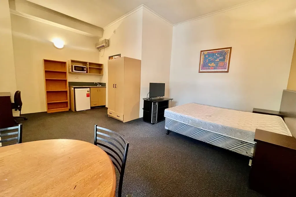 Large Studio with A/C at the Heart of Educational District - Broadway