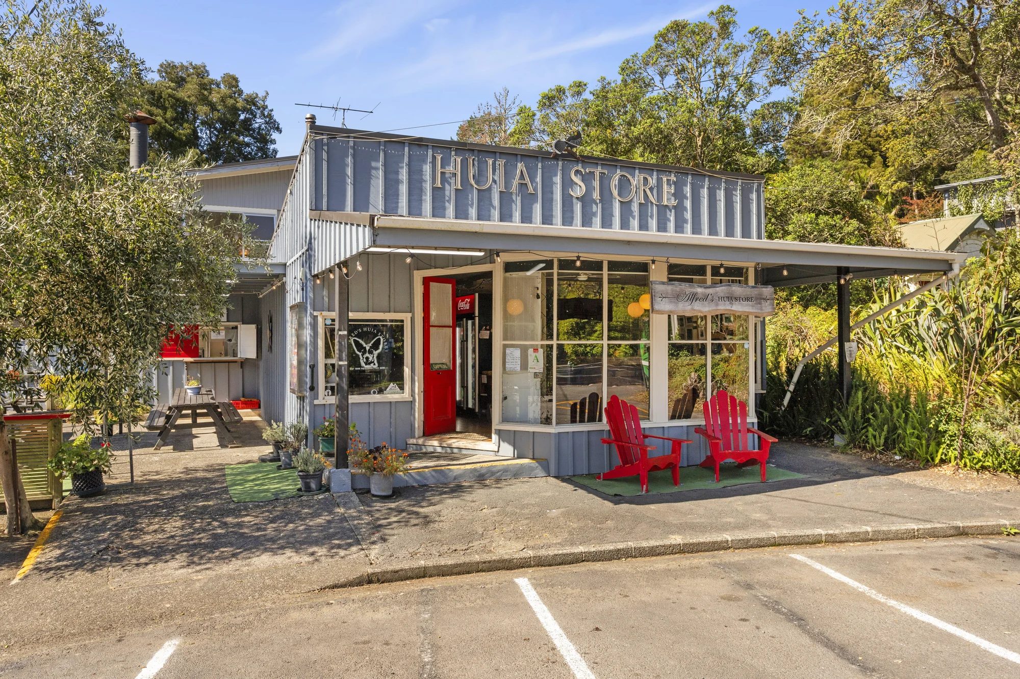 Huia 2 Bedroom Live, Work, or Lease: Rare Huia Opportunity