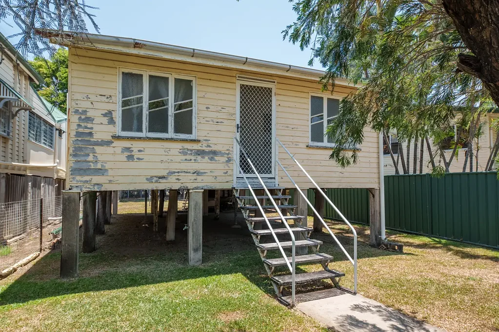 12 Railway Avenue, Railway Estate, QLD 4810