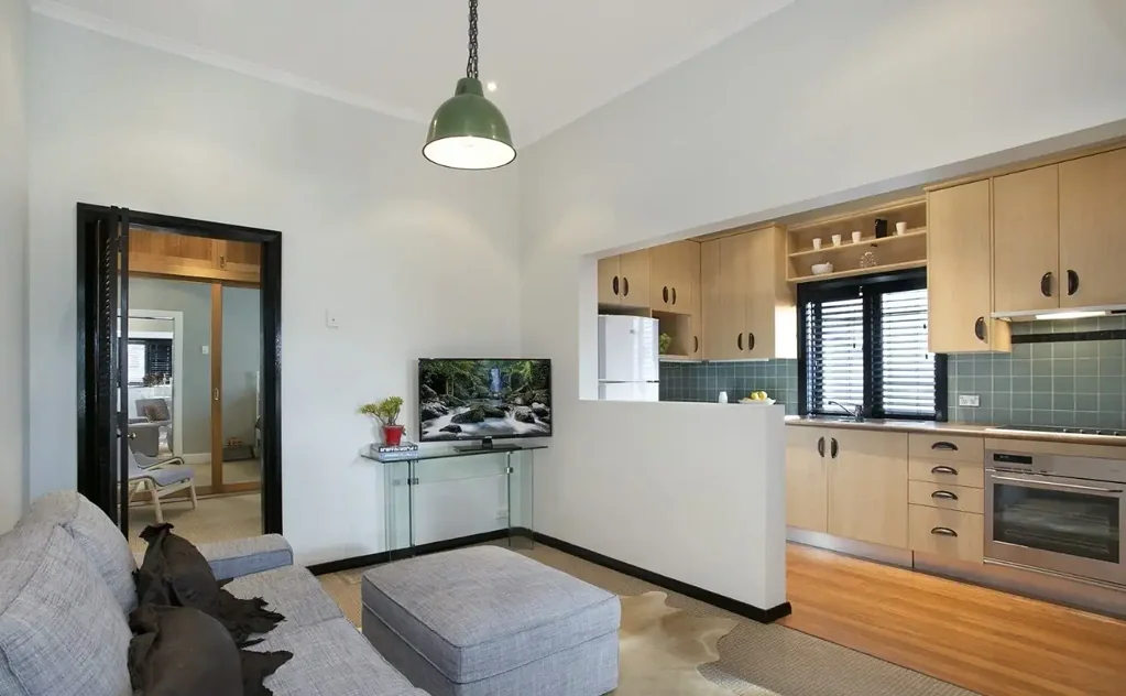 Beachside Location, position yourself for summer