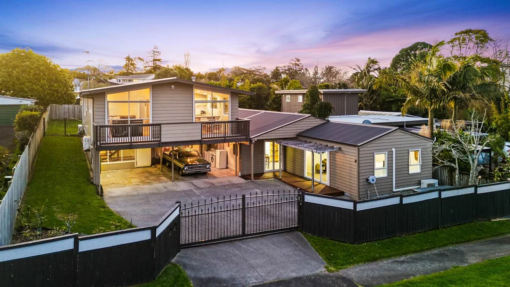 Sunnyhills 7 Bedroom Two Dwellings; One Title; Development Potential