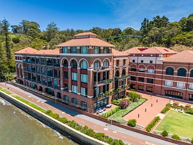 Perth 3房  TOP FLOOR - ABSOLUTE RIVERSIDE - LUXURY APARTMENT