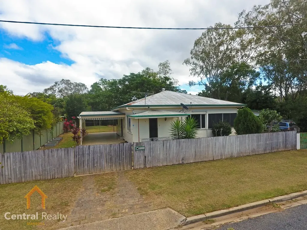 Mareeba 3બેડરૂમ SPACIOUS HOME, QUIET STREET, CREEK FRONTAGE!