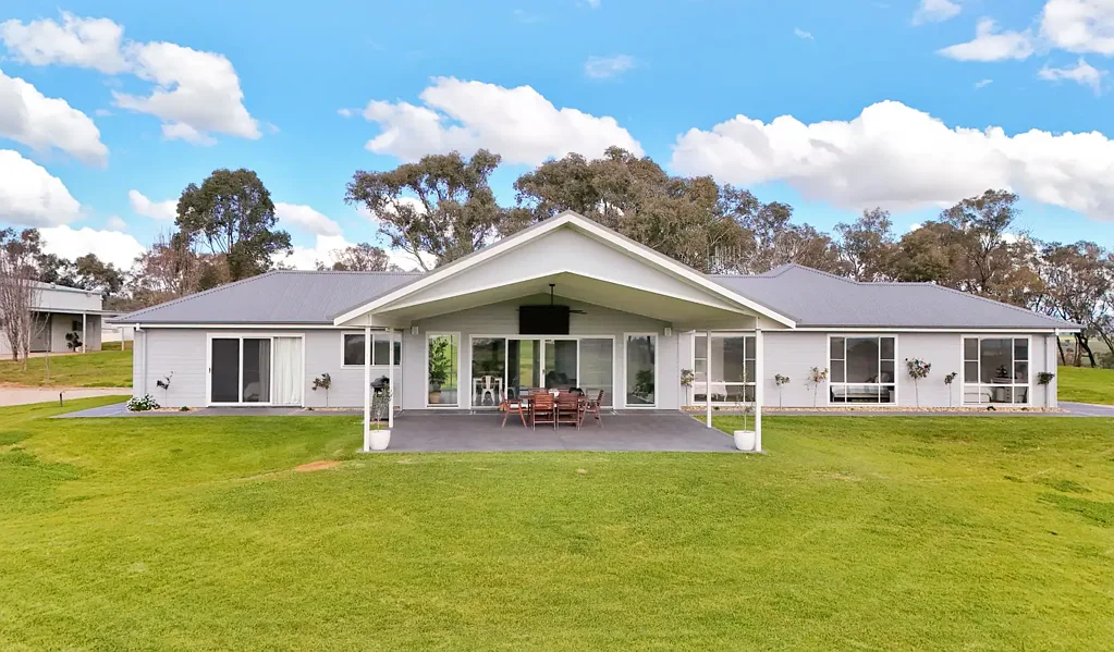Gulgong WHERE LUXURY LIVING MEETS PRODUCTIVE COUNTRY LIFE
