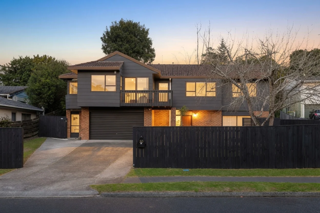 Browns Bay 4房  Elevated Freehold Family Home