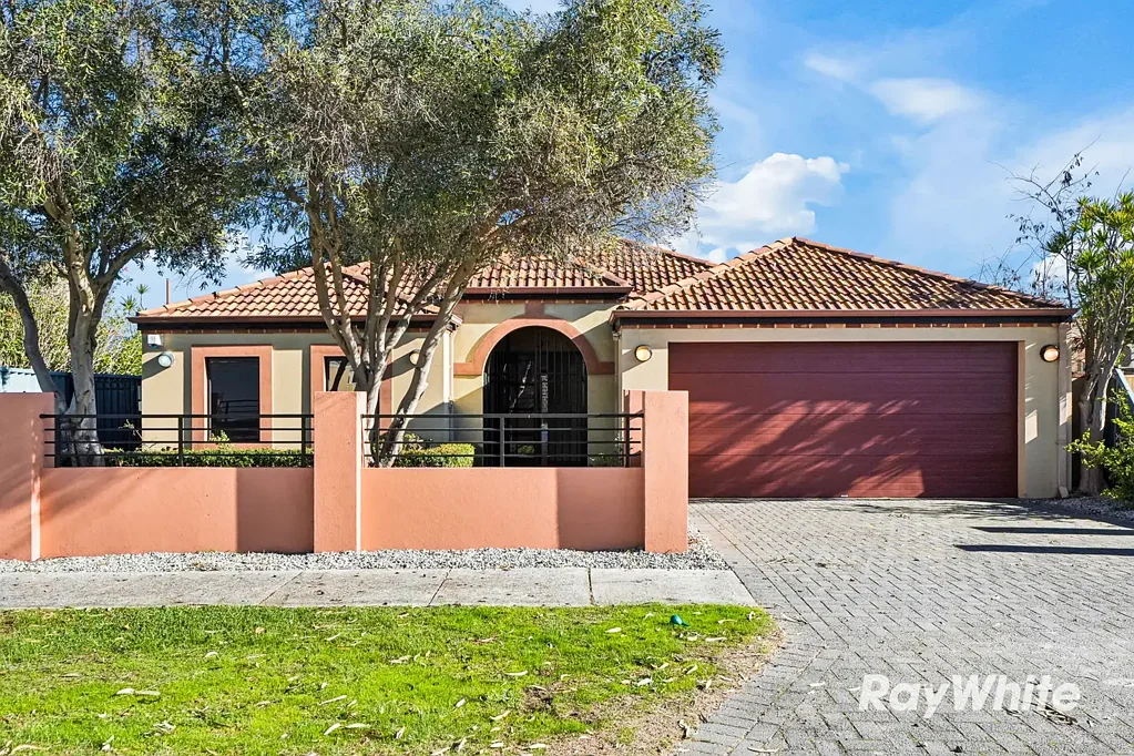 Balga 3房  Spacious & Charming 3x2 Home on a 625sqm R40 zoned block!