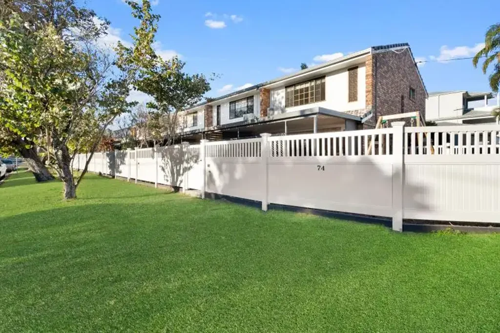 Woody Point 2chambre BEACHSIDE TOWNHOUSE! STYLISH BLOCK!