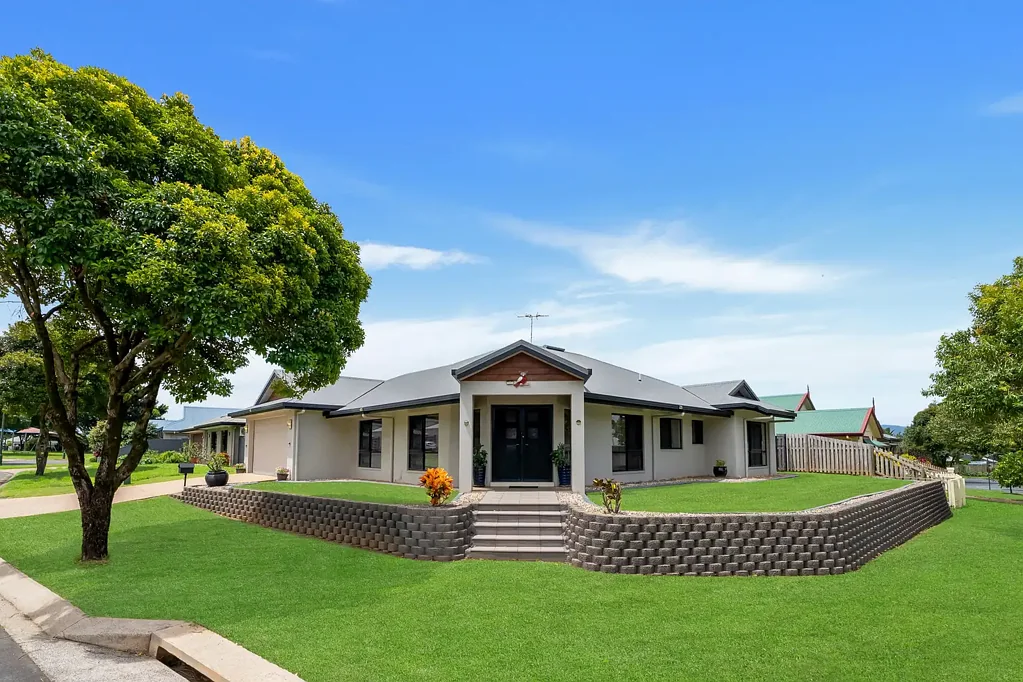 SPACIOUS FAMILY HOME IN SOUGHT AFTER MOUNT SHERIDAN!