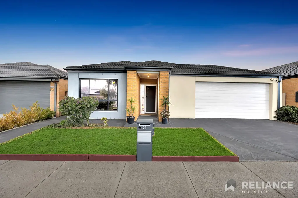 Modern 4-Bedroom Home in Diggers Rest – Spacious Yard, Prime Location!