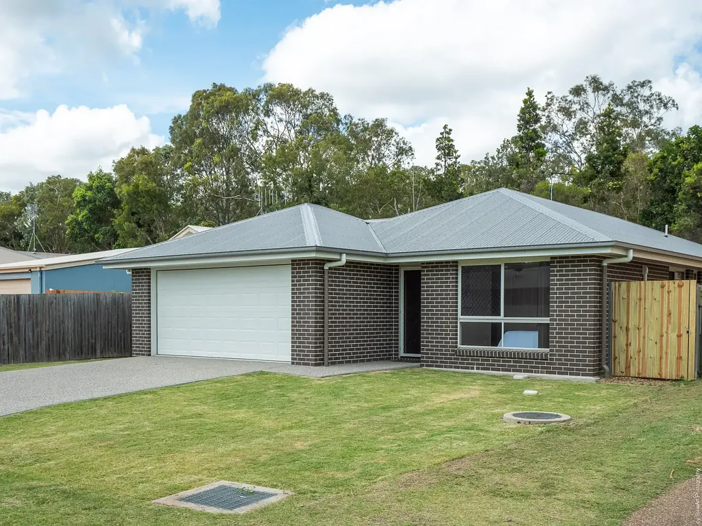 Fully Furnished Coastal Living – Just Minutes from the Beach