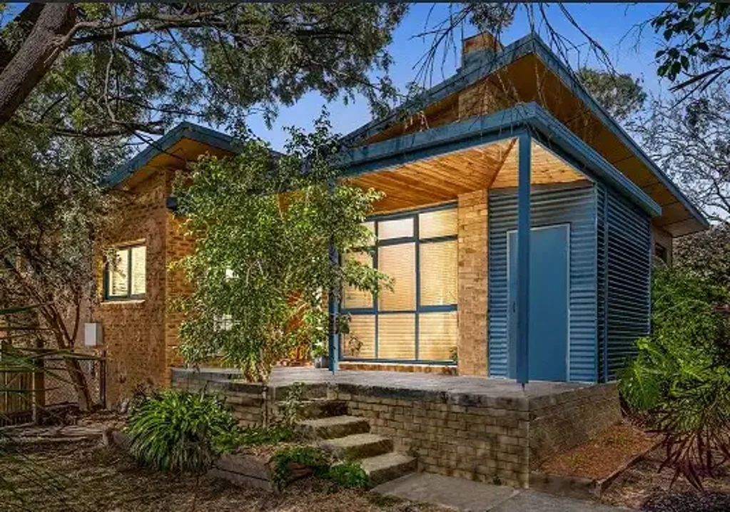 Tree-Lined Family Haven in a Premium Corner Position