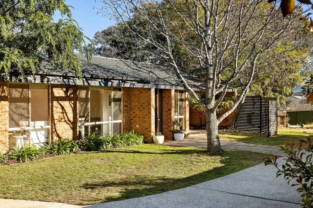 Isabella Plains 3chambre Fully Renovated with a Sunny North Aspect