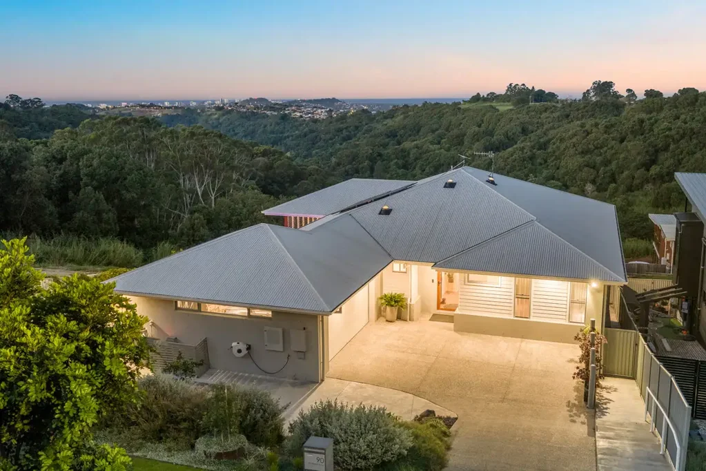 Bilambil Heights 5房  Luxury Scenic Ridge Living with Dual Living, Pool & Panoramic Views