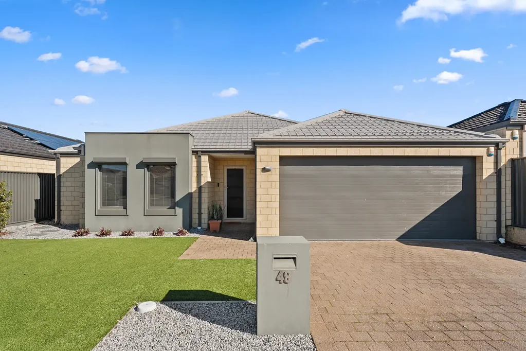 Baldivis 4房  WELL PRESENTED FAMILY HOME,BOASTING 199m2 OF LIVING. ONLY BUILT IN 2020