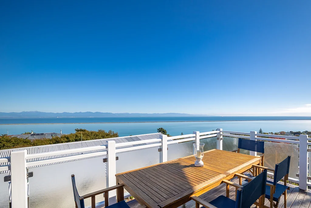 Marybank 4Moenga Breathtaking Views - Modernised Family Home!