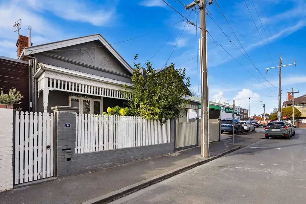 Prahran 2ਬੈੱਡਰੂਮ Stylishly Renovated House in a Prime Location with Exceptional Value