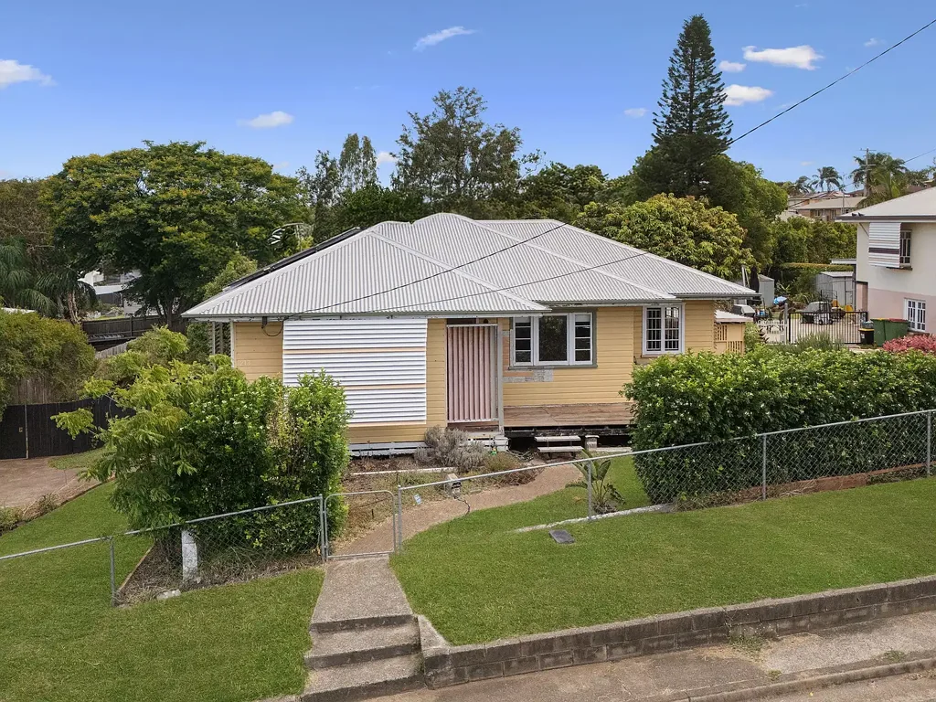 213 Blackstone Road, Silkstone, QLD 4304