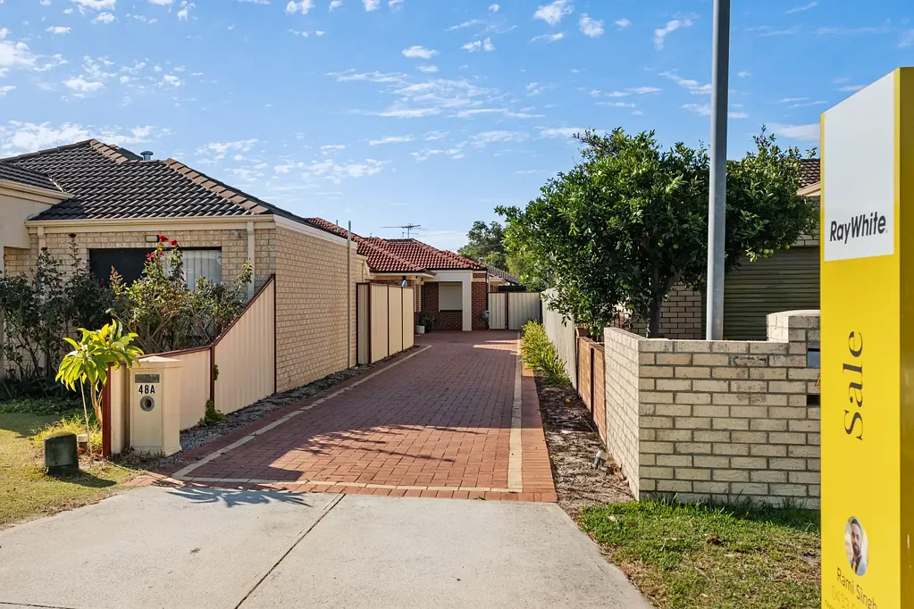 Morley 4房  Spacious 4x2 Home on 448sqm - No Strata Fees!