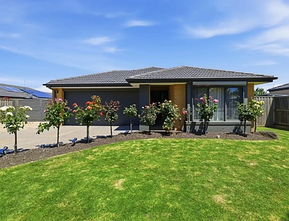 17 Greenfields Boulevard, Romsey, VIC 3434, 3 Schlafzimmer, 2 Badezimmer, House