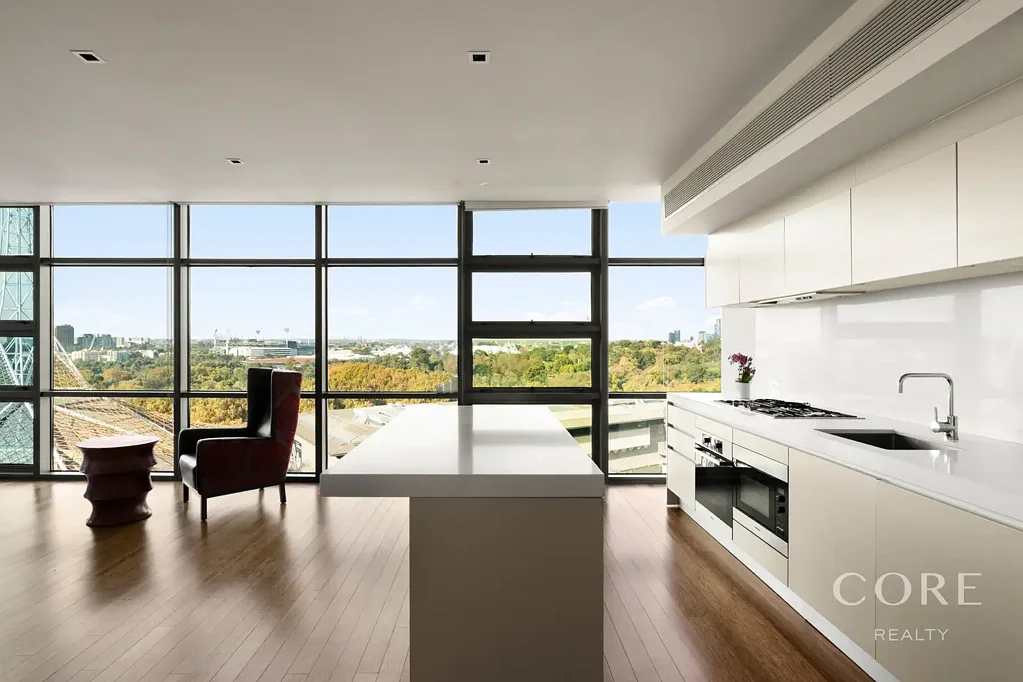 Southbank 2房 Arts Precinct中心位置 私人卧室带阳台 主卧宽敞带Ensuite Miele电器 高级装修 竹制地板 游泳池健身房 中庭社交空间 市中心便利生活 Expansive Corner Apartment with Stunning Views