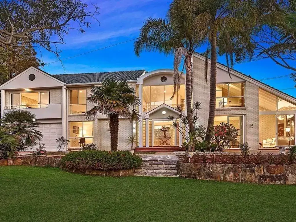 Large Family Home in Quiet Cul-De-Sac Location