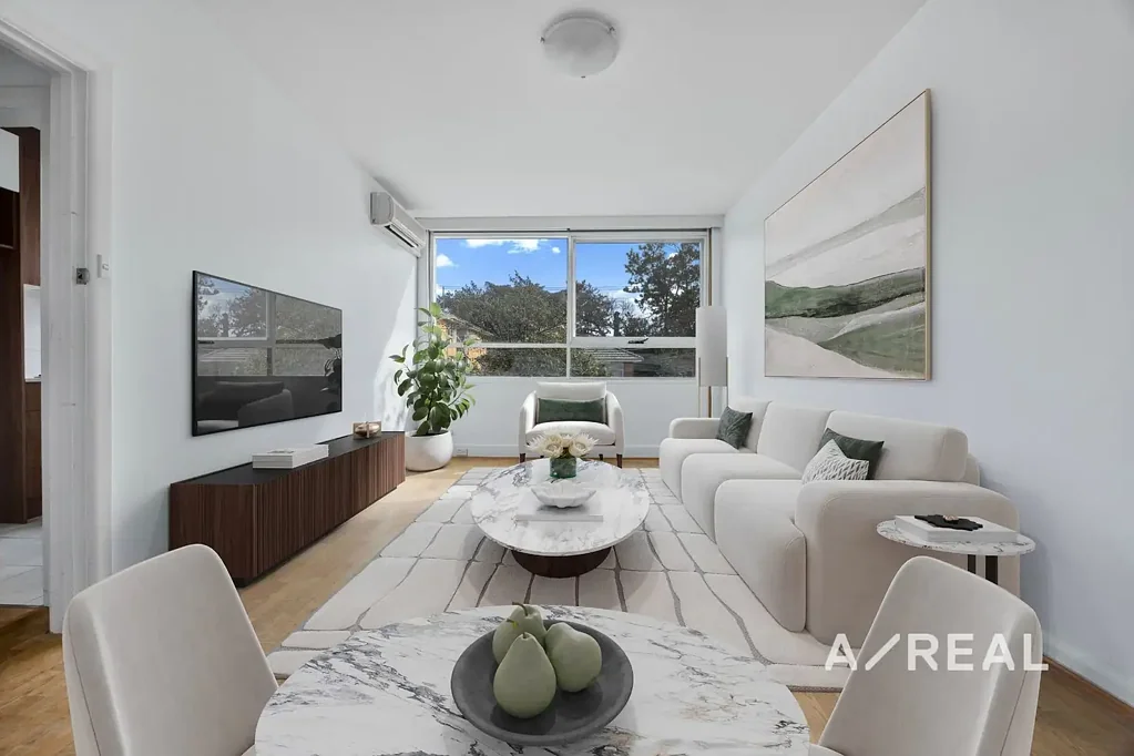 St Kilda East 1침실 In-Room/Online Auction | Timeless style in prime lifestyle setting