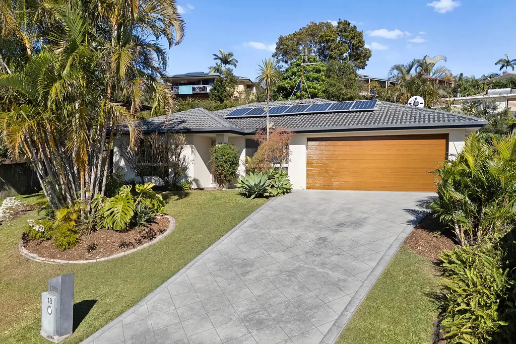 18 Honeymyrtle Drive, Banora Point, NSW 2486