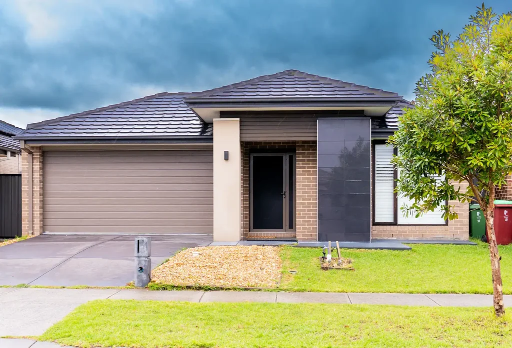 Stylish Family Living in Clyde North with SOLAR