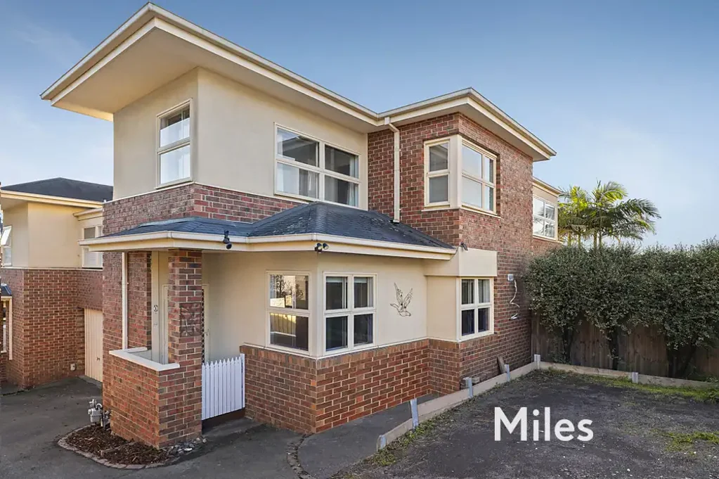 SPACIOUS LIVING NEAR BURGUNDY STREET