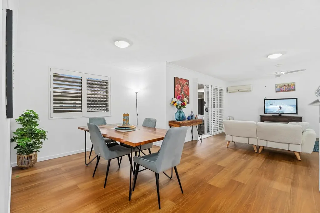 Labrador 2房  A Spacious & Elegant Unit just 350m from the Broadwater!