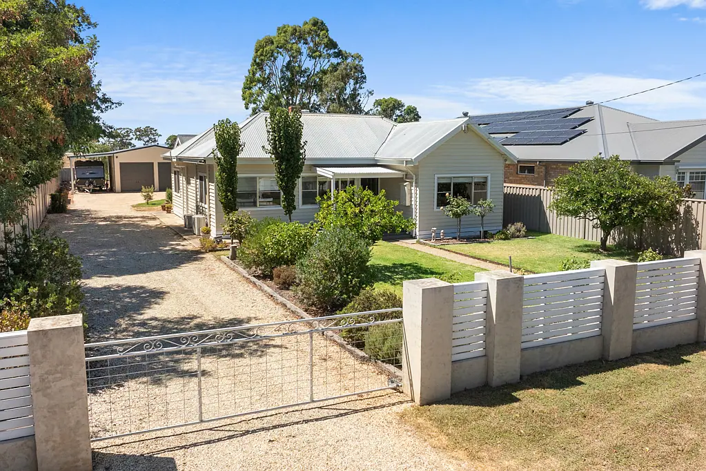 8 LORRAINE AVENUE, Nagambie, VIC 3608