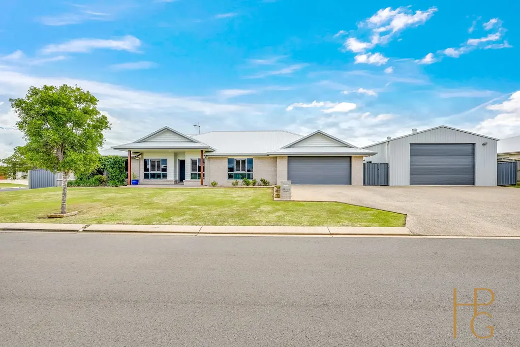 Bargara 3Kwarto Spacious Coastal Living with High Clearance Shed on 925sqm Corner Allotment