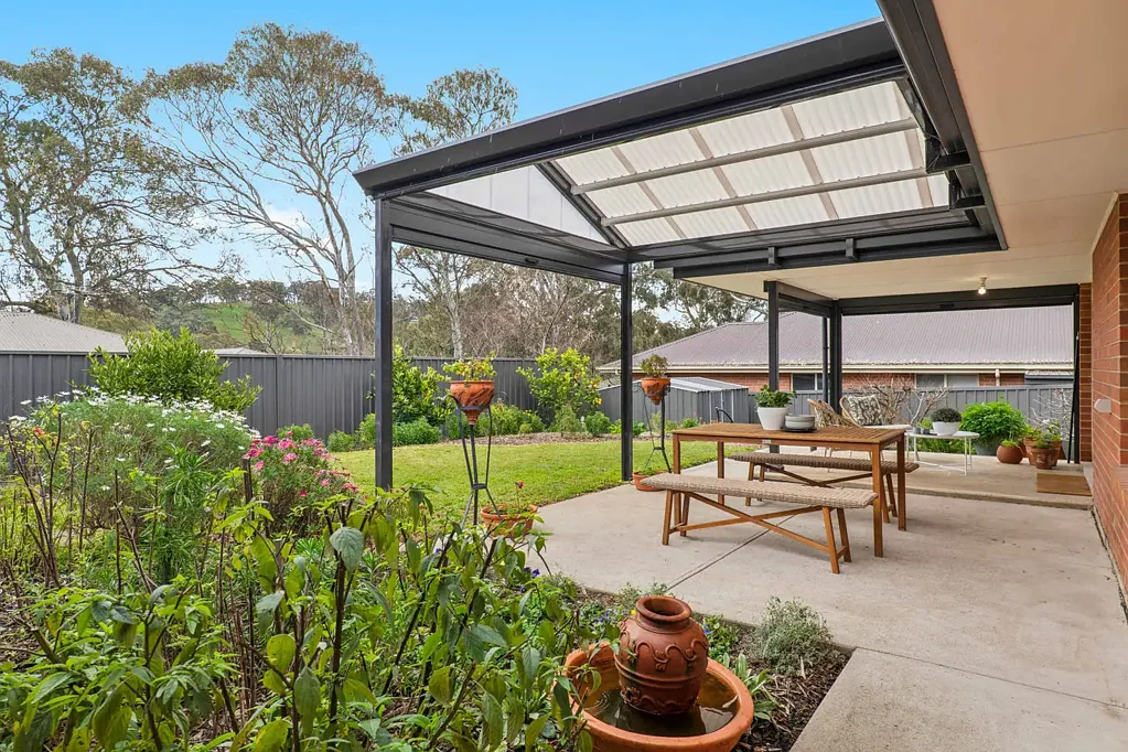 Littlehampton 4Moenga A Modern Design, Magically Upgraded with Gardens to Thrive in!