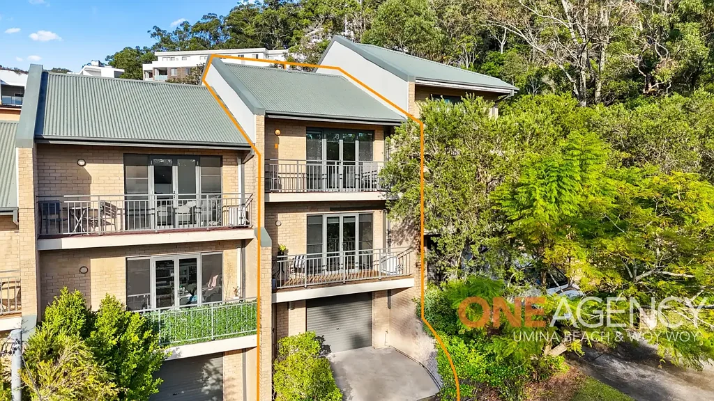 Gosford 2房  STUNNING TRI-LEVEL TOWNHOUSE !